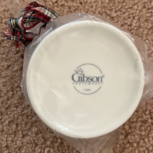 Gibson. Vintage holiday harmony design. Set of 4 teacups & saucers holly design. - Picture 8 of 9